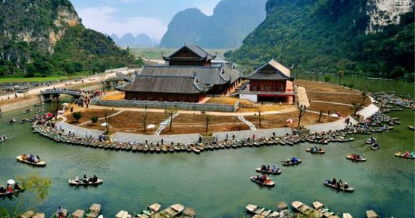 Người phụ nữ chết ngay tại ngân hàng vì ốm nặng cũng phải ra tận nơi rút tiền